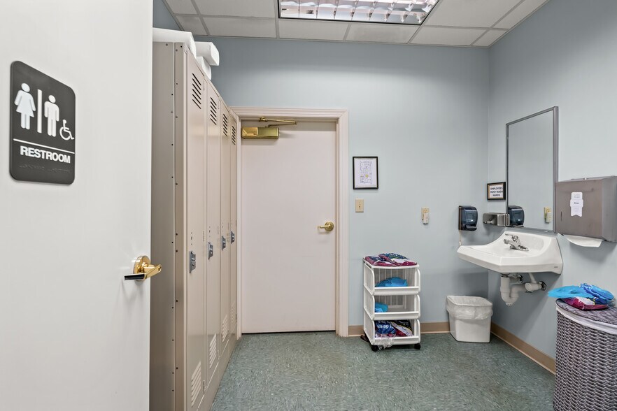 More Photos Of 1011 Lindsay St, High Point Medical For Sale