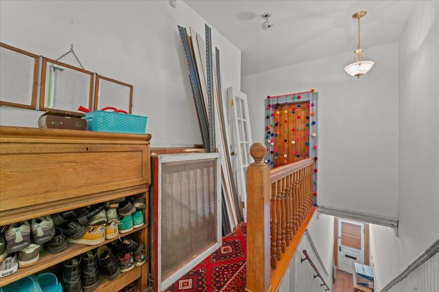 More Photos Of 3039 SE Stark St, Portland Storefront Retail Residential For Sale