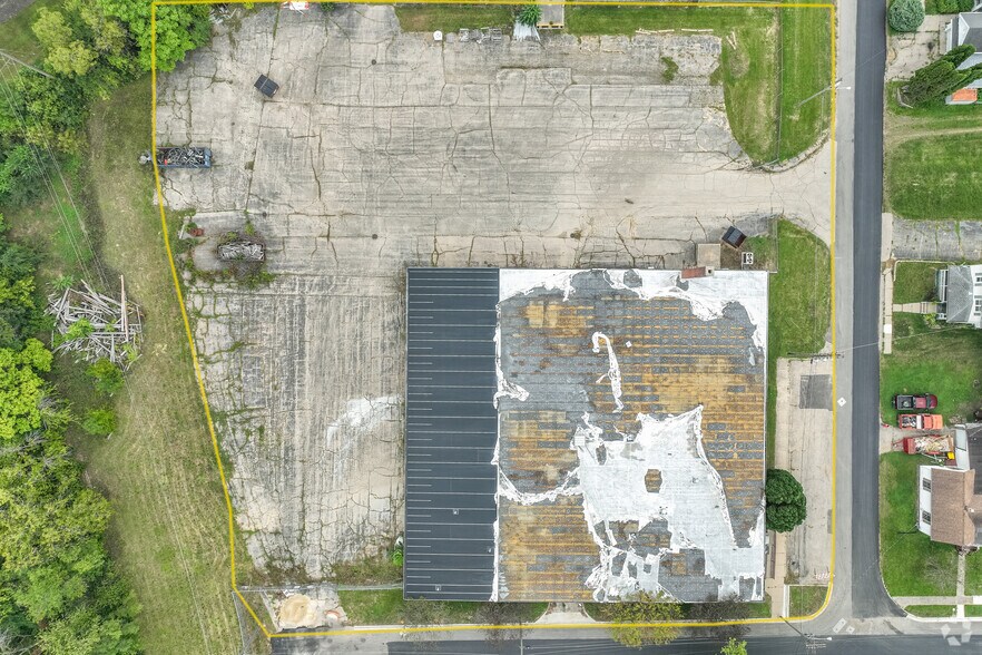 More Photos Of 947 E Clinton St, Freeport Warehouse For Sale