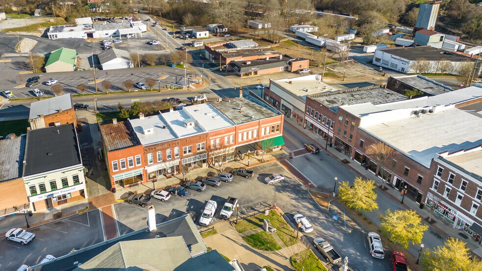 More Photos Of 108 E Public Sq, Laurens Storefront Retail Residential For Sale