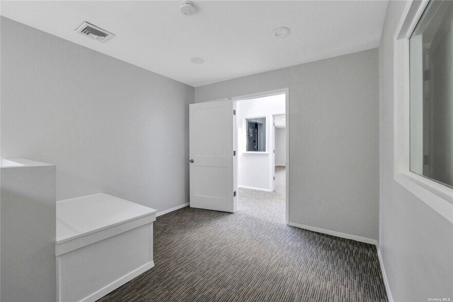 More Photos Of 362 Mooney Pond Rd, Farmingville Office For Sale
