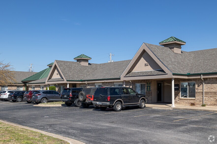 More Photos Of 2709 SE I St, Bentonville Unknown For Lease