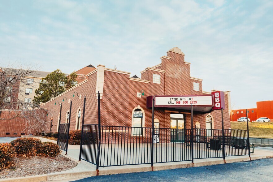 More Photos Of 333 W Albany St, Broken Arrow Restaurant For Sale