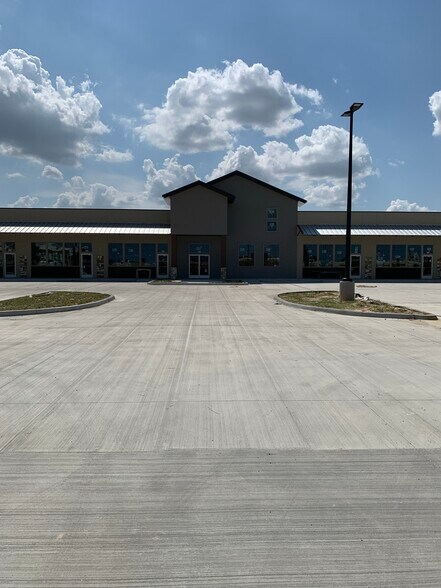 More Photos Of 2533 W Grand Pkwy N, Katy Storefront For Lease