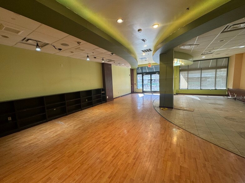 More Photos Of 2001 Hamilton St, Philadelphia Apartments For Lease