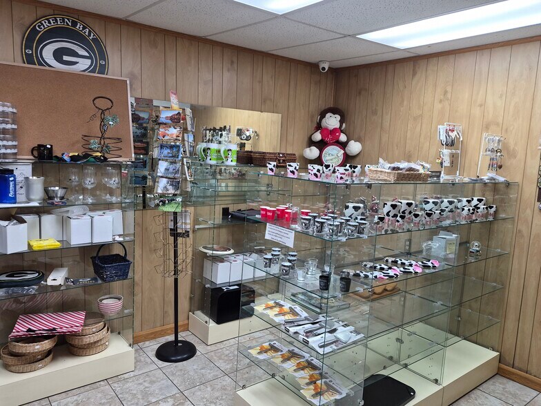 More Photos Of 118 N 4th St, Abbotsford General Retail For Sale