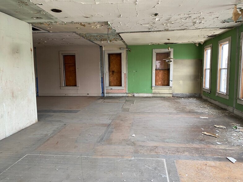 432 Broadway St, New Haven, IN 46774 Retail