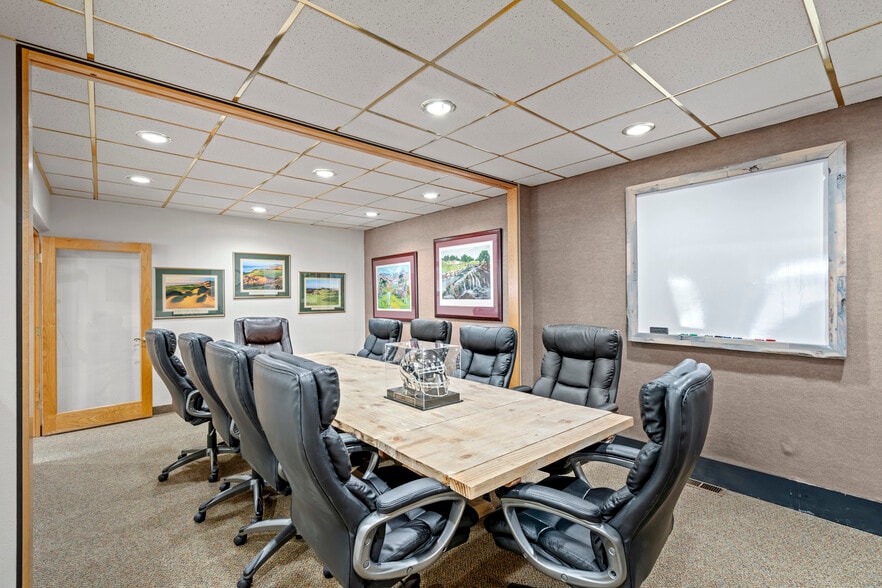 More Photos Of 206 NE 7th St, Grants Pass Office For Sale