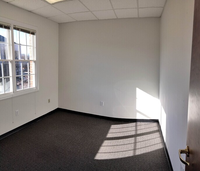 More Photos Of 817 E Morehead St, Charlotte Office For Lease