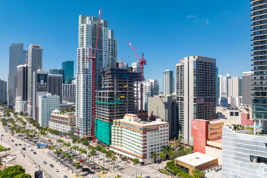 More Photos Of 340 Biscayne Blvd, Miami Hotel For Sale