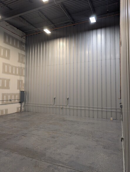 More Photos Of 1925 Deer Creek, Monument Showroom For Lease