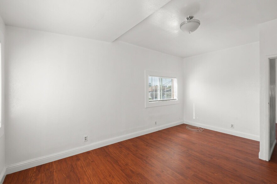 More Photos Of 1049 55th St, Emeryville Storefront Retail Residential For Sale