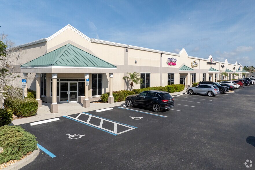 Primary Photo Of 16120 San Carlos Blvd, Fort Myers Storefront For Lease
