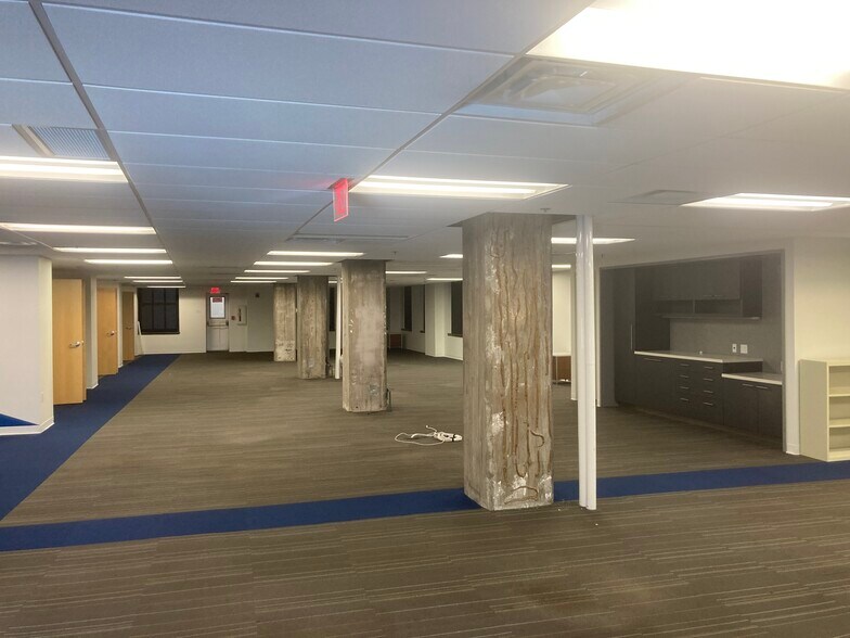 More Photos Of 16-24 N Meridian St, Indianapolis Office For Lease