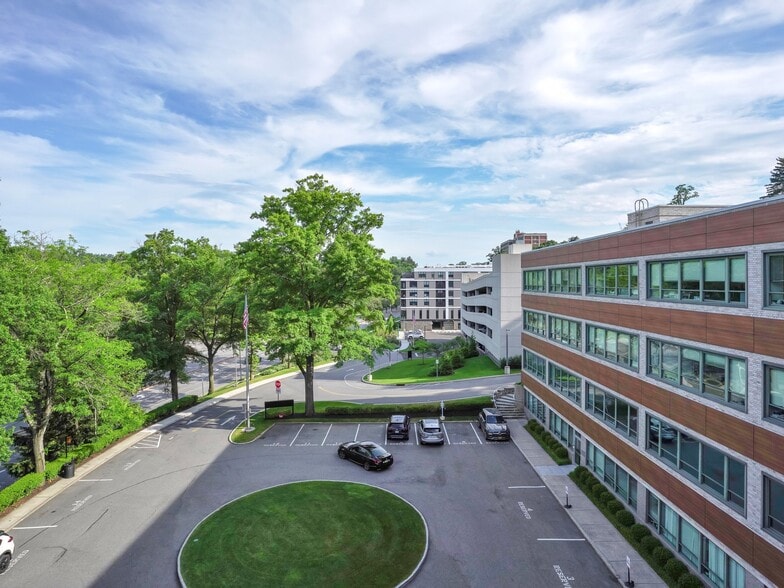 More Photos Of 120 Bloomingdale Rd, White Plains Office For Lease