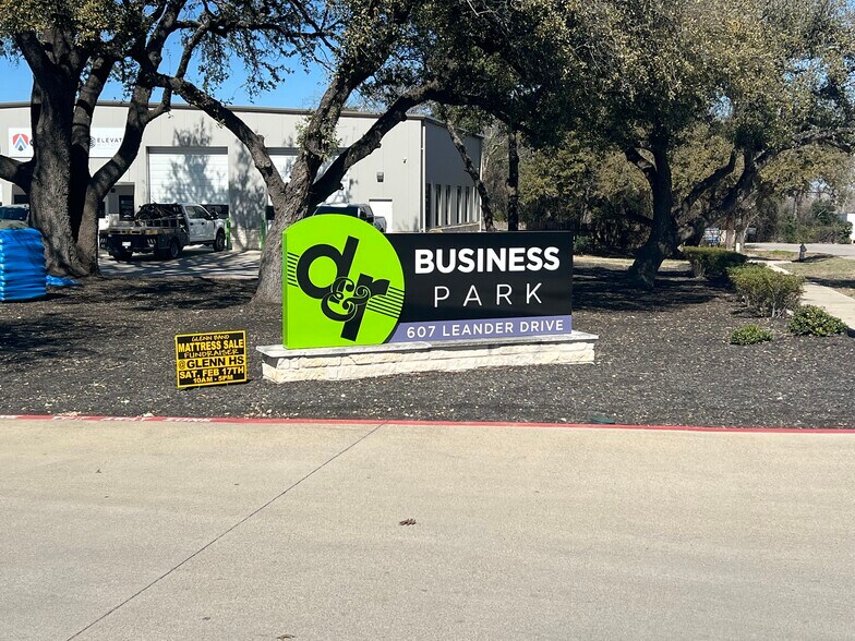 More Photos Of 607 Leander Dr, Leander Unknown For Lease