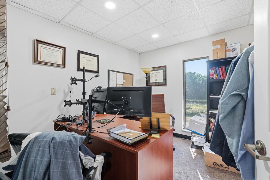 More Photos Of 10812 Gandy Blvd N, Saint Petersburg Medical For Lease