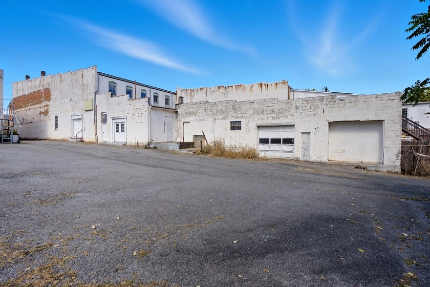 More Photos Of 1850 Church St, Appomattox Bar For Sale