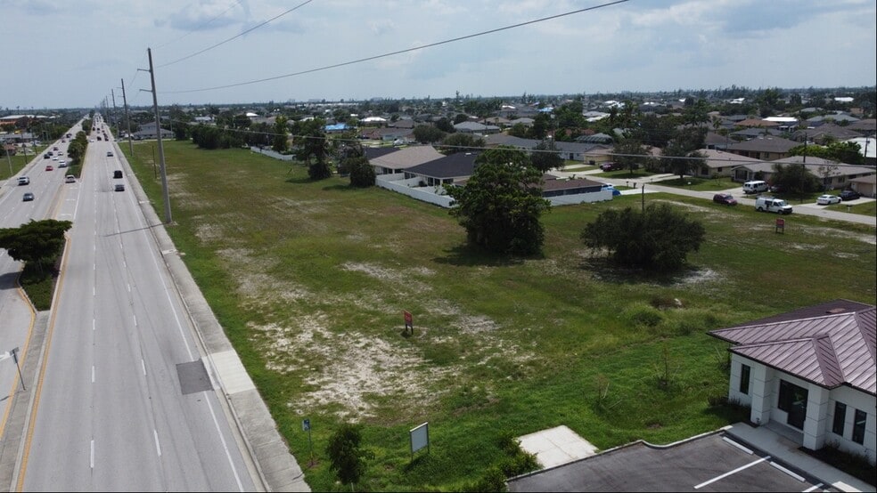 More Photos Of 1624 SW Santa Barbara Pl, Cape Coral Storefront Retail Office For Lease