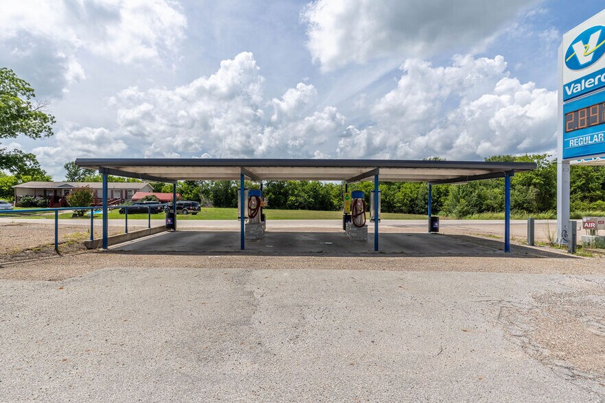 More Photos Of 617 N Ellis St, Groesbeck Carwash For Sale
