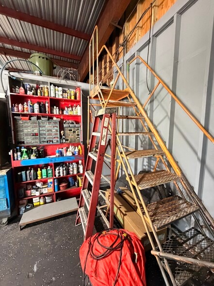 More Photos Of 5100 34th St N, Saint Petersburg Auto Repair For Sale