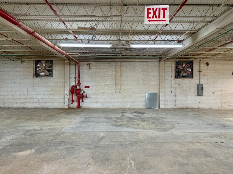 More Photos Of 1410-1414 Trinity Ave, High Point Warehouse For Lease