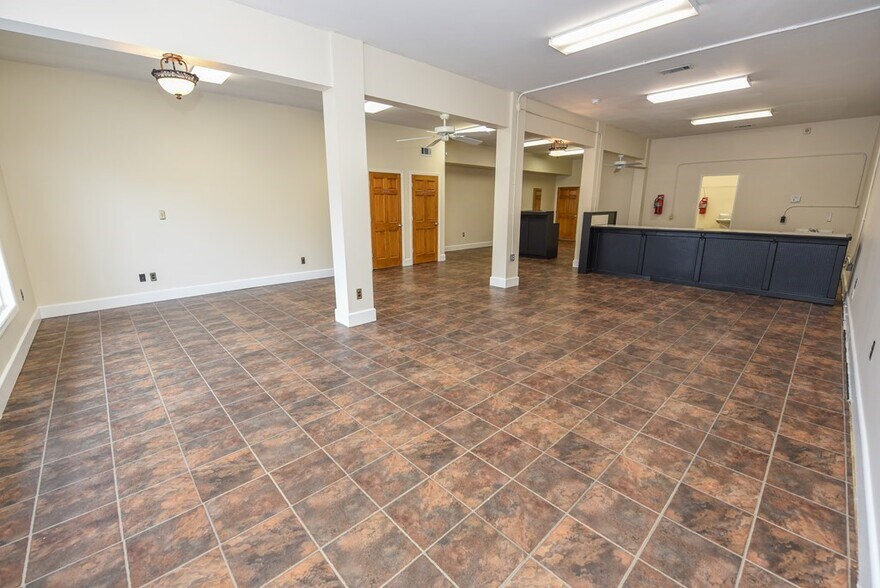 More Photos Of 51 Market St, Apalachicola Storefront Retail Residential For Lease