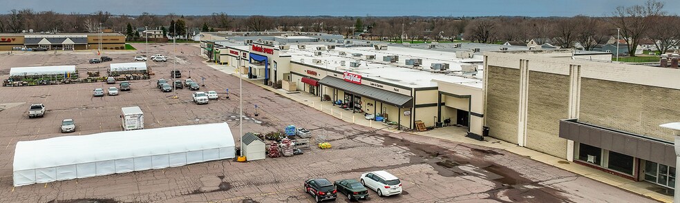 More Photos Of 308 S State St, Fairmont Unknown For Lease