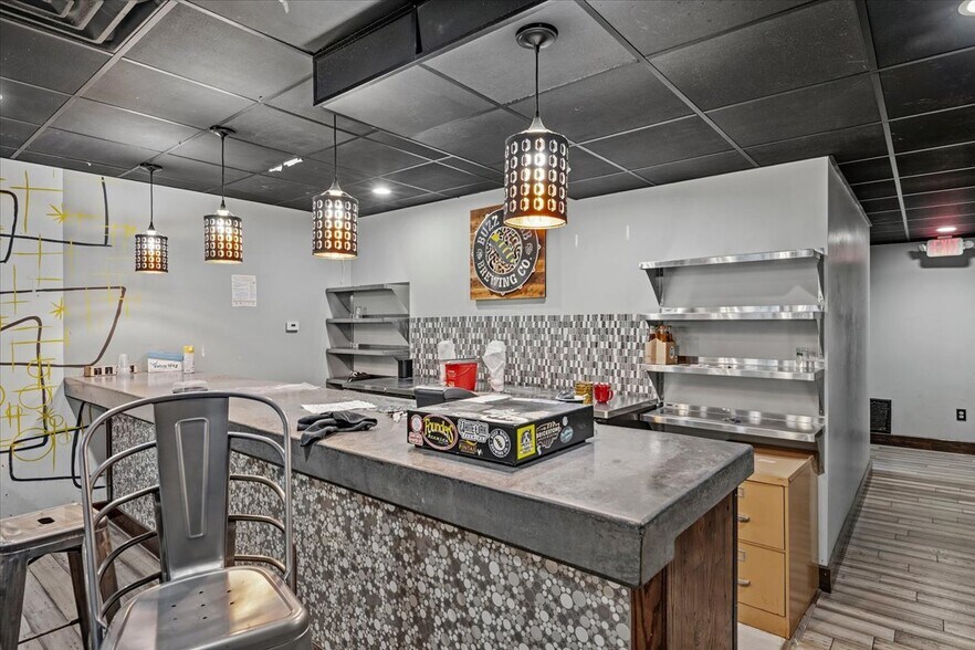 More Photos Of 406 E Adams St, Springfield Storefront Retail Residential For Sale