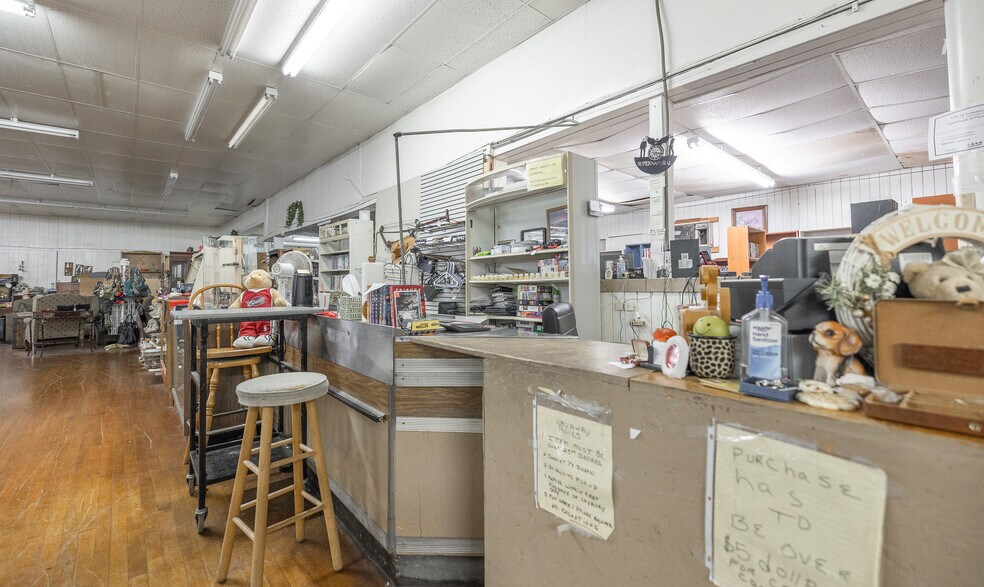 More Photos Of 600 W Commercial St, Lebanon Department Store For Sale