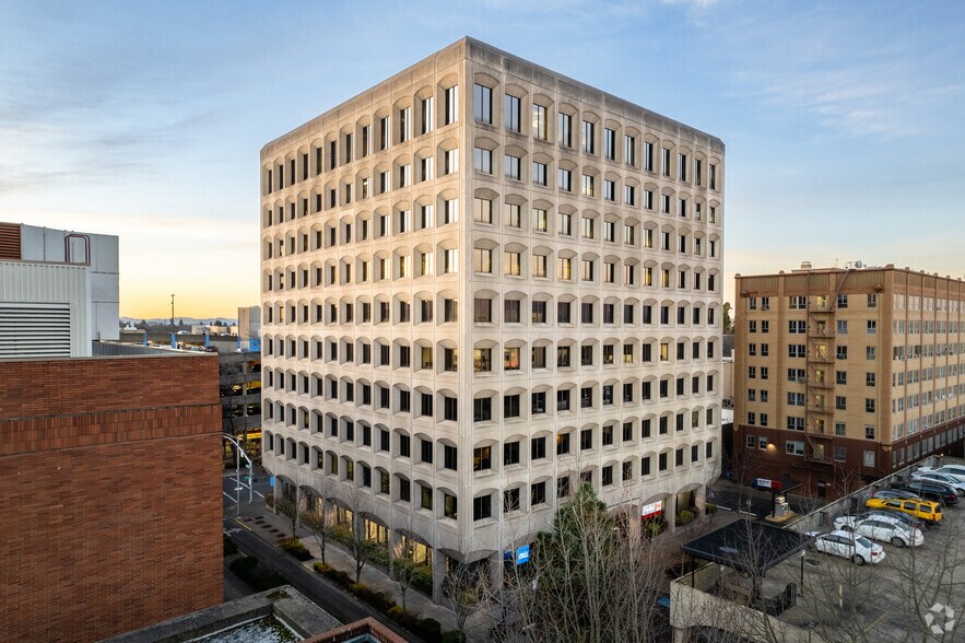 More Photos Of 975 Oak St, Eugene Office For Lease