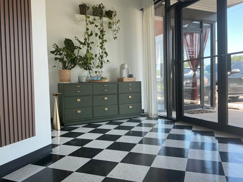 More Photos Of 13330 S Memorial Dr, Bixby Unknown For Lease