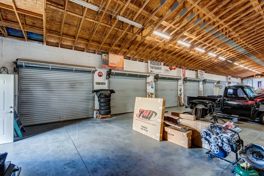 More Photos Of 6901 S 78th St, Riverview Warehouse For Lease