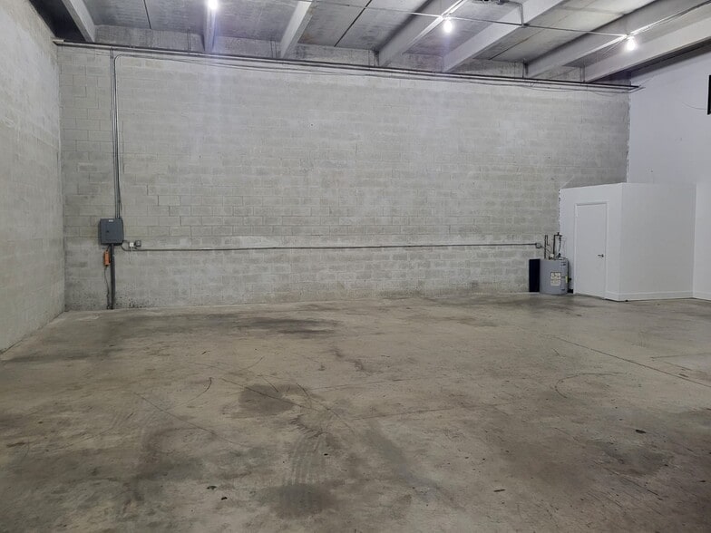 More Photos Of 8238-8270 NW South River Dr, Miami Industrial For Lease