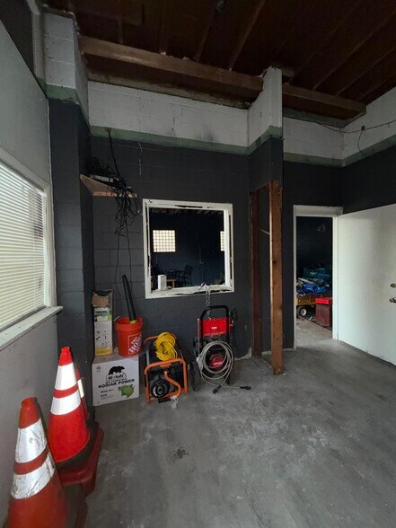 More Photos Of 6N592 Route 25, Saint Charles Freestanding For Sale