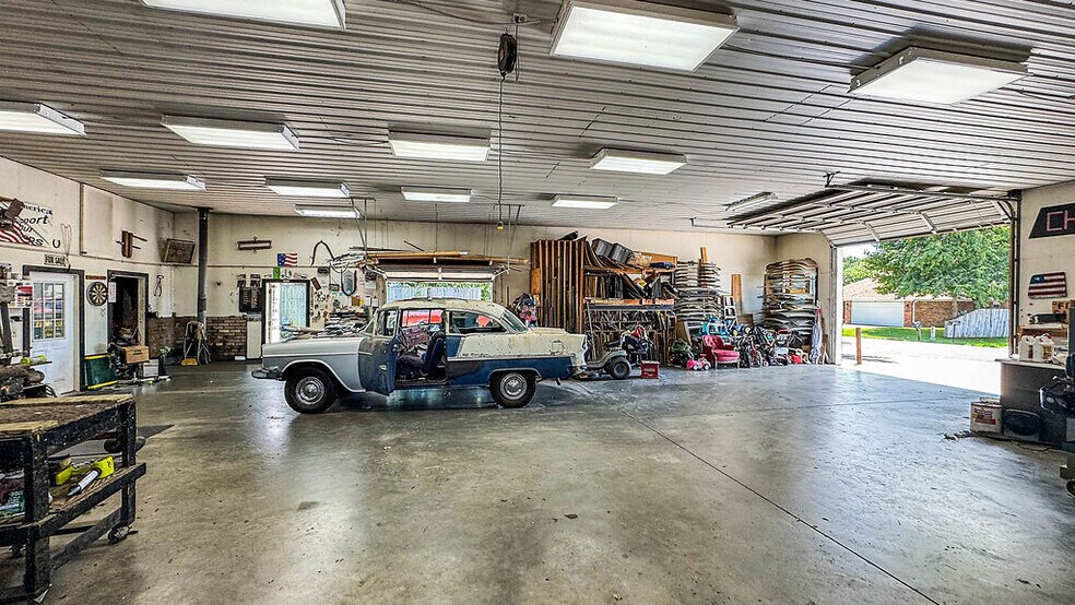 More Photos Of 65 W Main St, Farmington Freestanding For Sale
