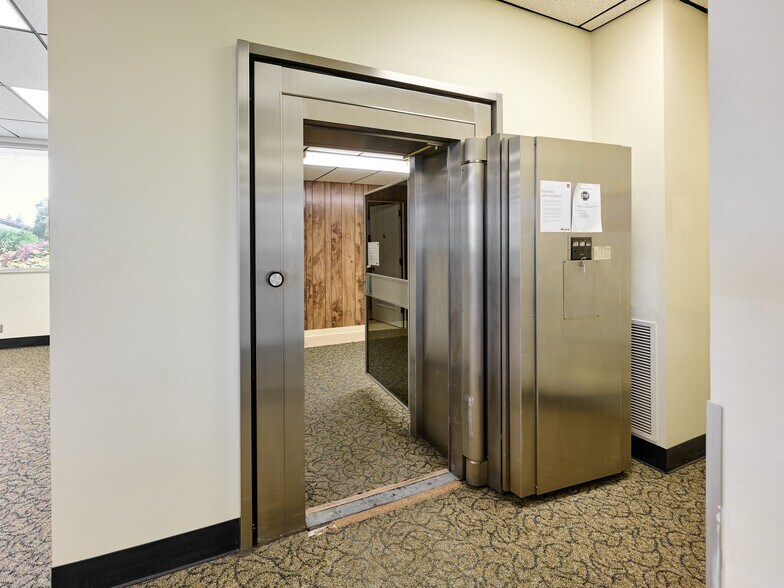 More Photos Of 200 Center Ave, Molalla Bank For Sale