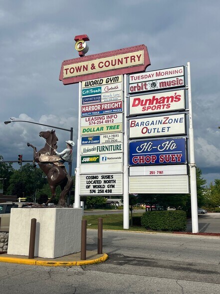 More Photos Of 822 W McKinley Ave, Mishawaka Storefront For Sale