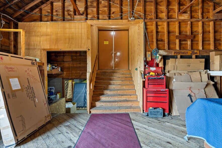 More Photos Of 816 NW 4th St, Grand Rapids General Retail For Sale