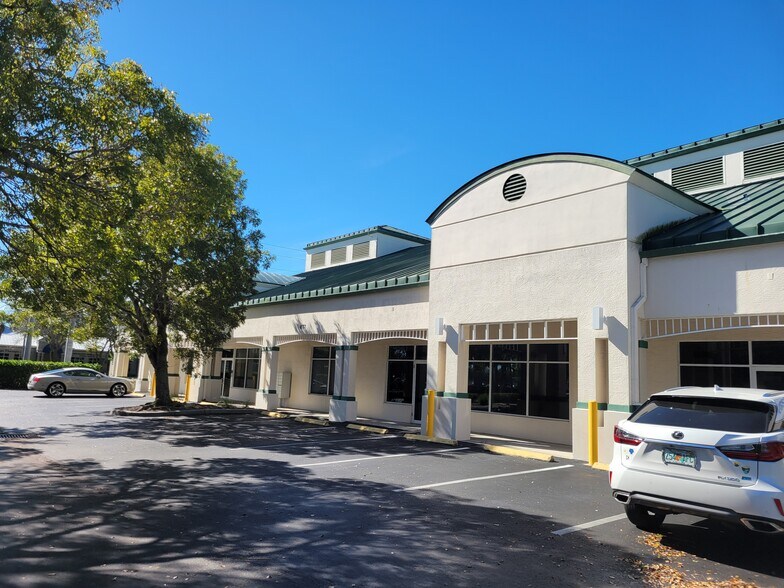 More Photos Of 877 111th Ave N, Naples Office For Lease