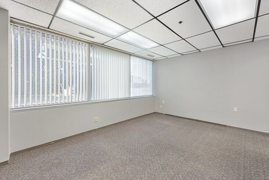 More Photos Of 5615 Brooklyn Blvd, Brooklyn Center Office For Sale