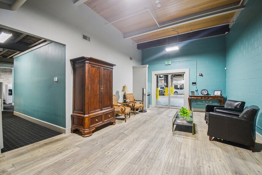 More Photos Of 747 Magazine St, New Orleans Office For Sale