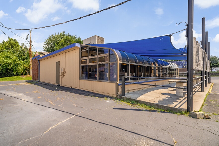 More Photos Of 2117 S 34th St, Kansas City Restaurant For Sale