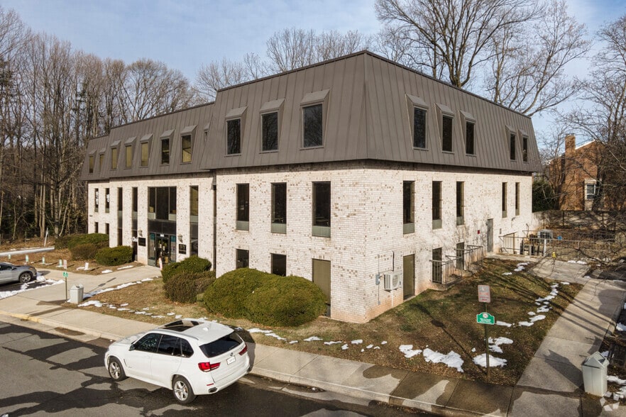 More Photos Of 9401 Mathy Dr, Fairfax Office For Lease