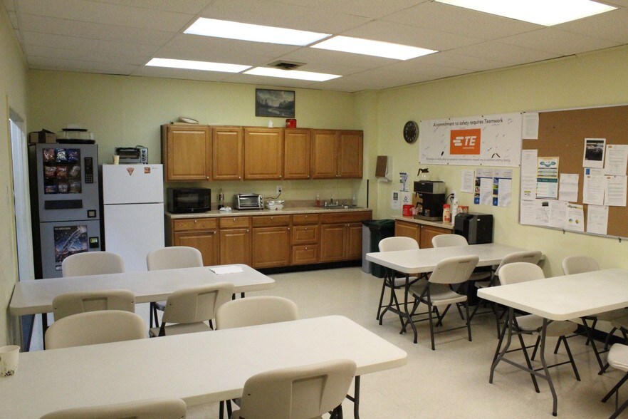 More Photos Of 7300 N Crescent Blvd, Pennsauken Unknown For Lease
