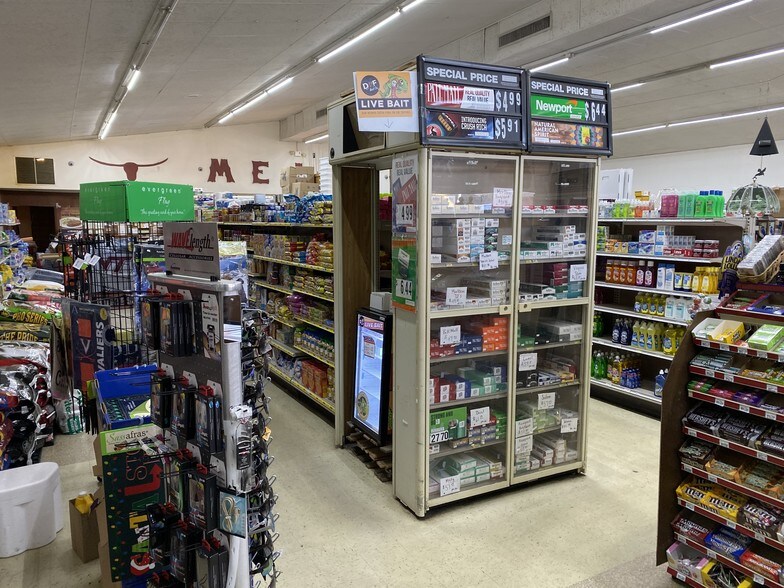 More Photos Of 139 W Craig St, Craigsville Supermarket For Sale