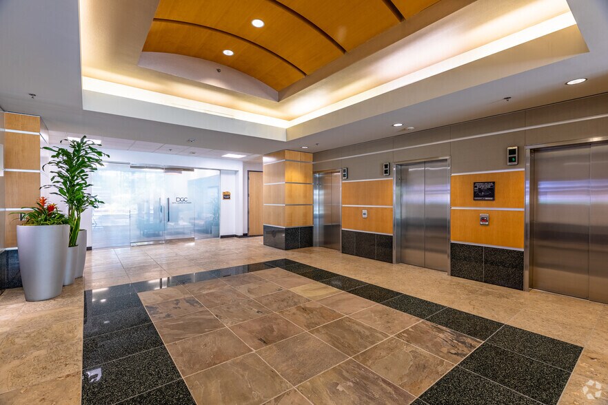 More Photos Of 9655 Granite Ridge Dr, San Diego Unknown For Lease