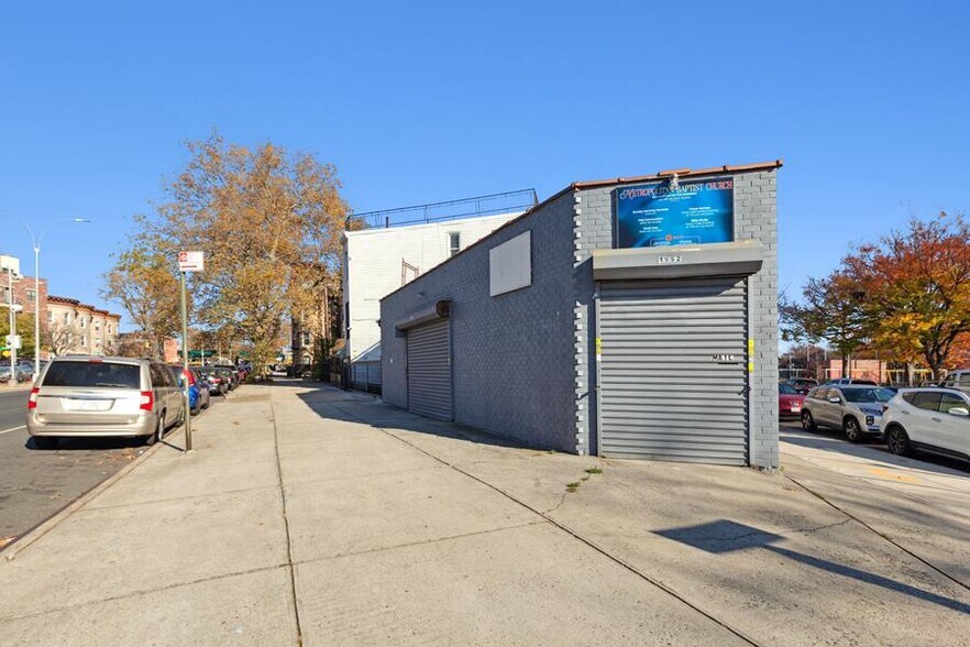 More Photos Of 1952 Eastern Pky, Brooklyn Flex For Sale