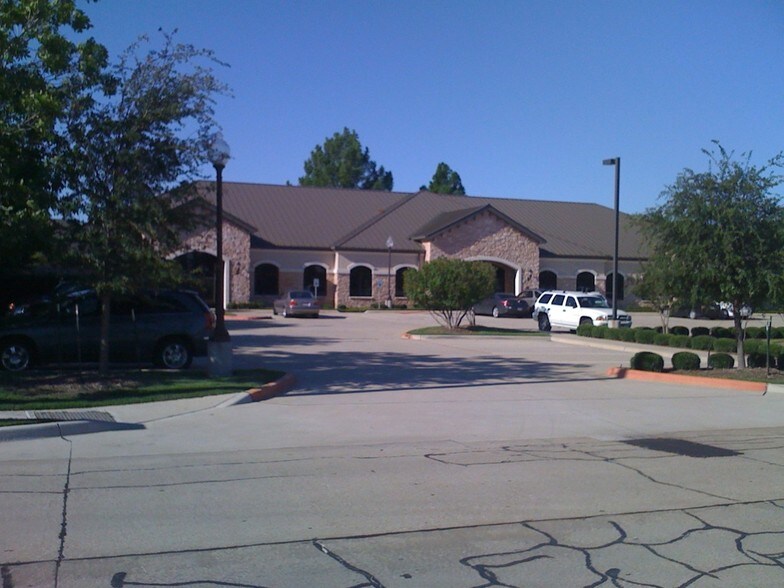 More Photos Of 1871 Harroun Ave, McKinney Office For Lease