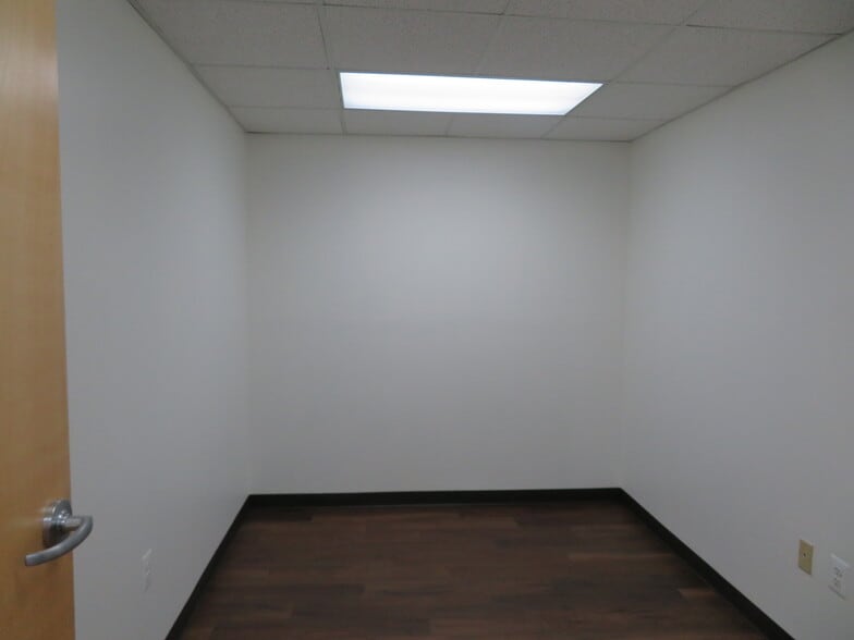 More Photos Of 3231-3233 Superior Ln, Bowie Medical For Lease